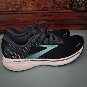 Brooks Women's Black and White Athletic Shoes